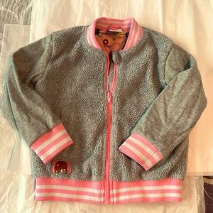 Disney’s Zootopia Jacket size 5/6
⭐️Great deals on bundles ( 2+ items ) ⭐️